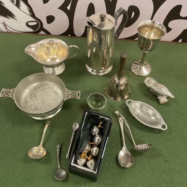Mixed lot of pewter and silver plate items including a quaiche cup.