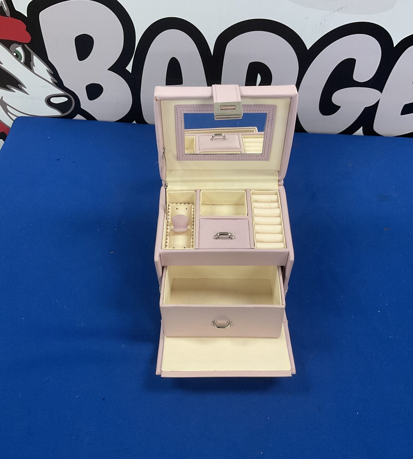 Pink Jewellery box with lock