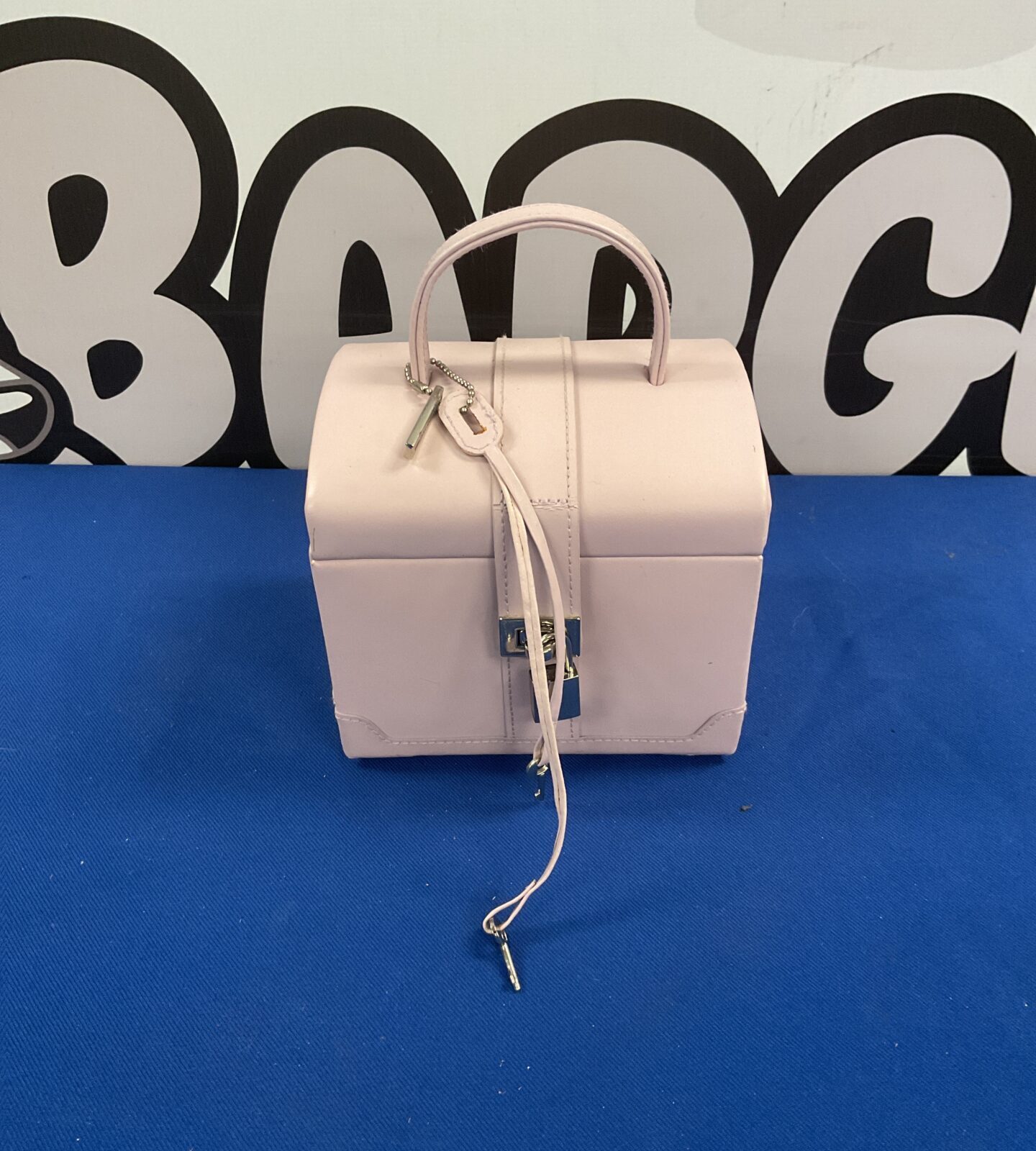 Pink Jewellery box with lock - Image 2