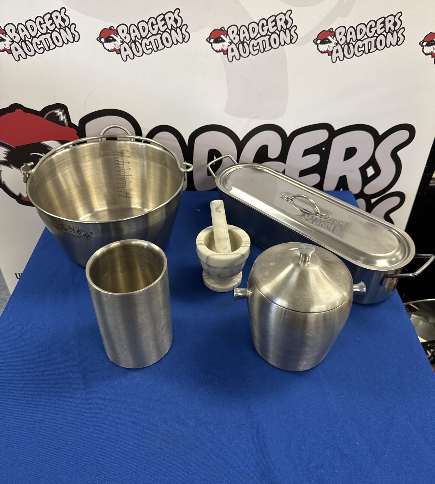 Selection of kitchen items inc large stainless kilner mixing bowl