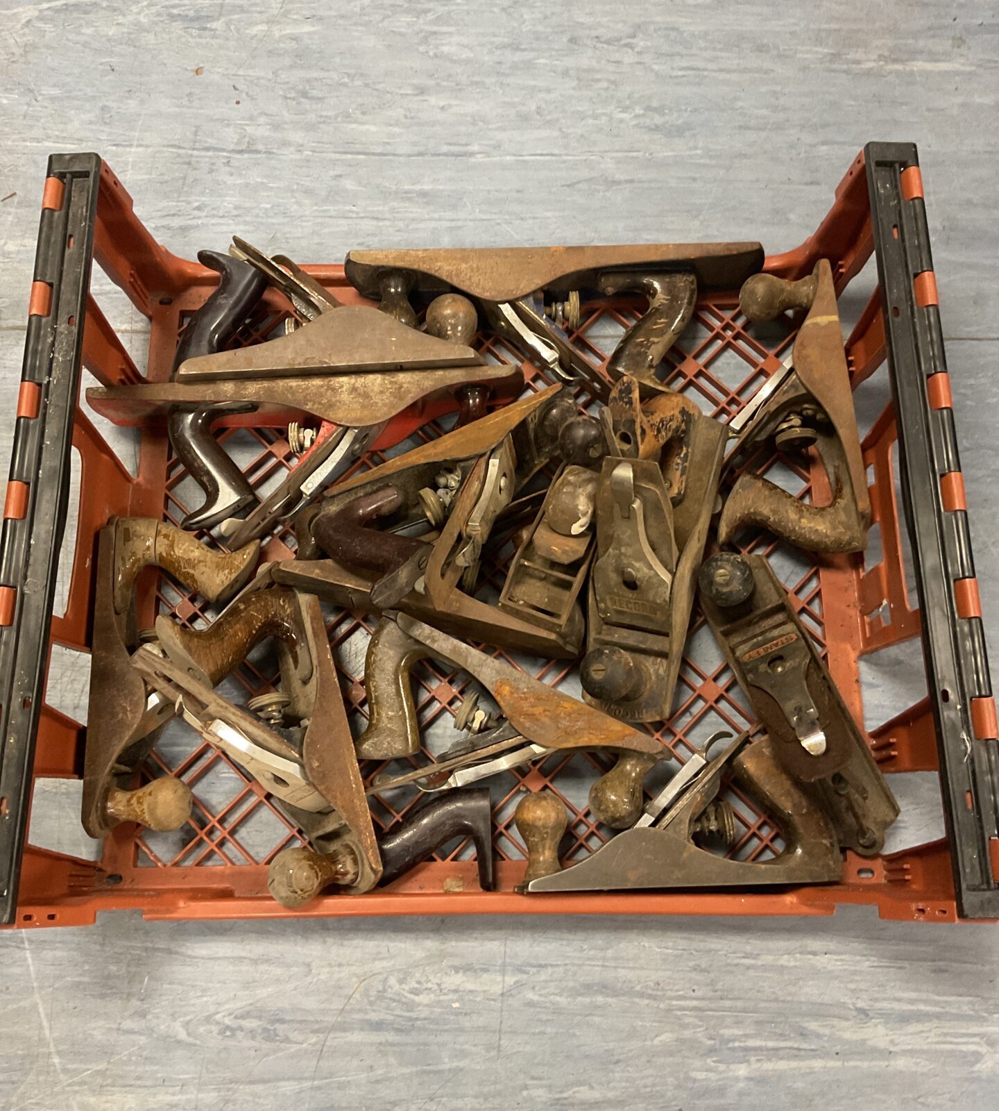 Large tray of wood planes including record & stanley