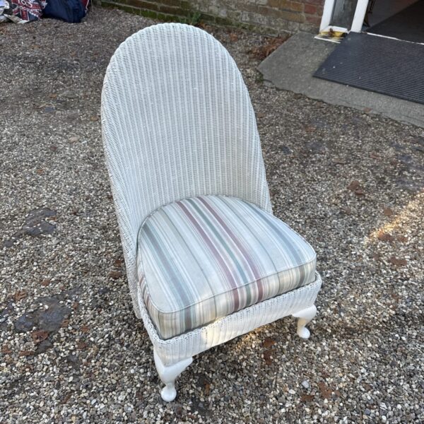 Vintage loom back nursing chair in good condition.