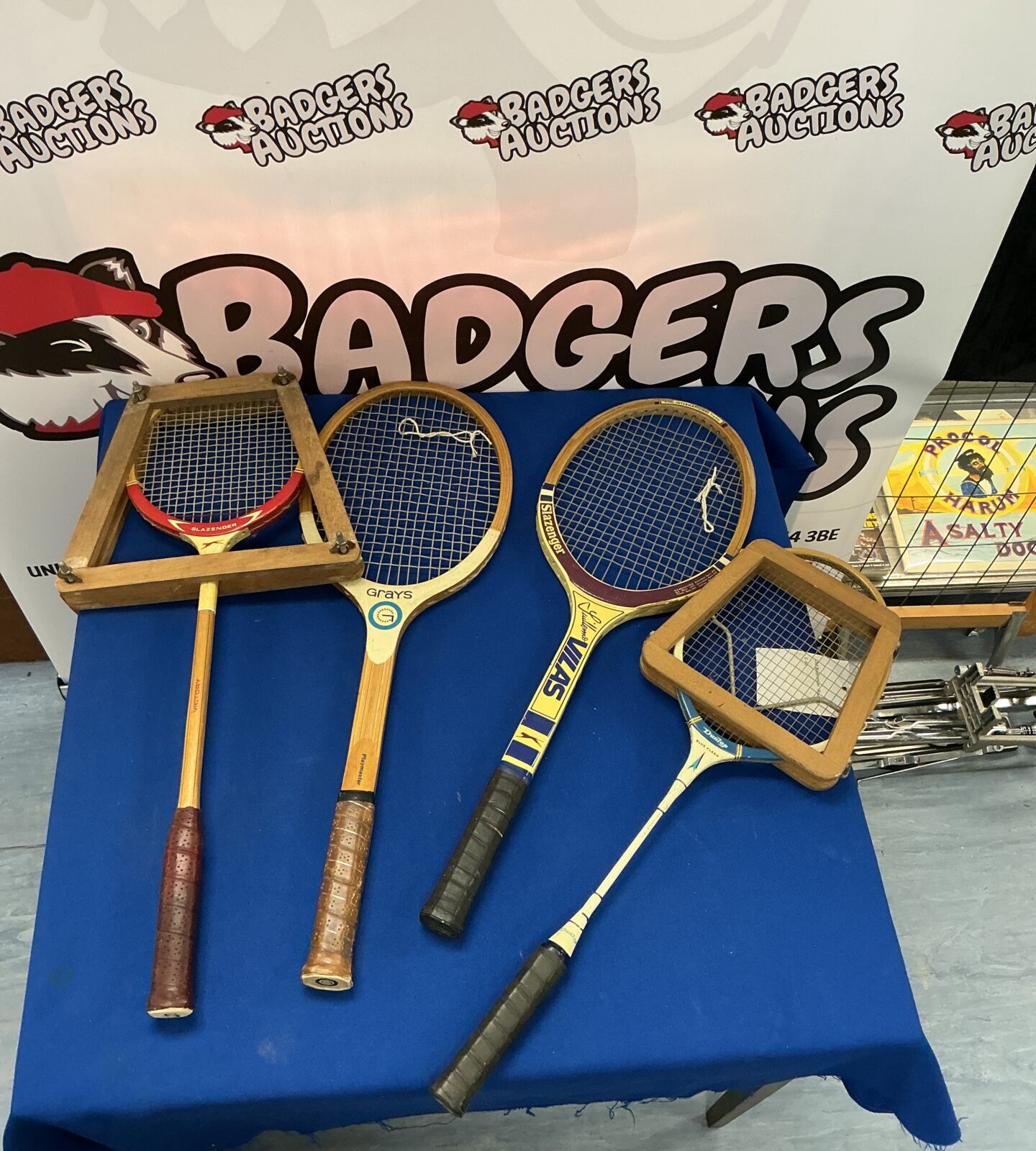 Bat Mitten Rackets Four vintage Tennis and badminton rackets – Badgers Auctions