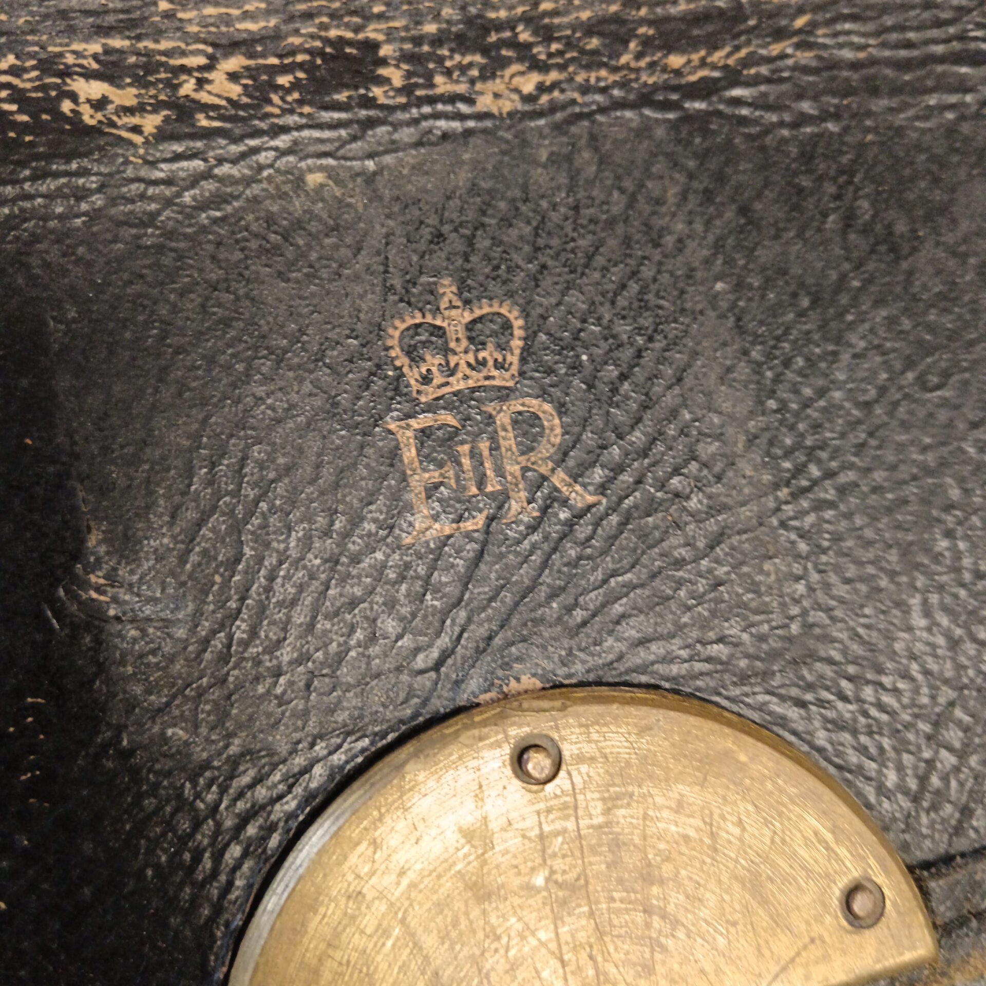 Vintage leather royal queen Elizabeth II document case - Image 2