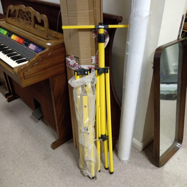 Two site light tripods