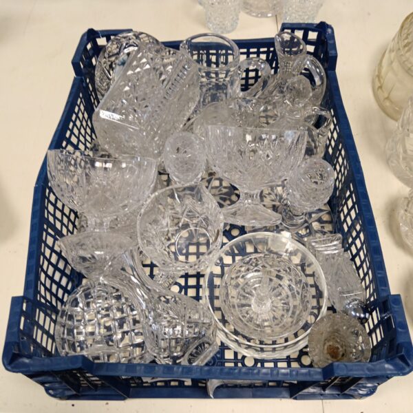 Tray of crystal & cut glass bowls,jugs & candlesticks