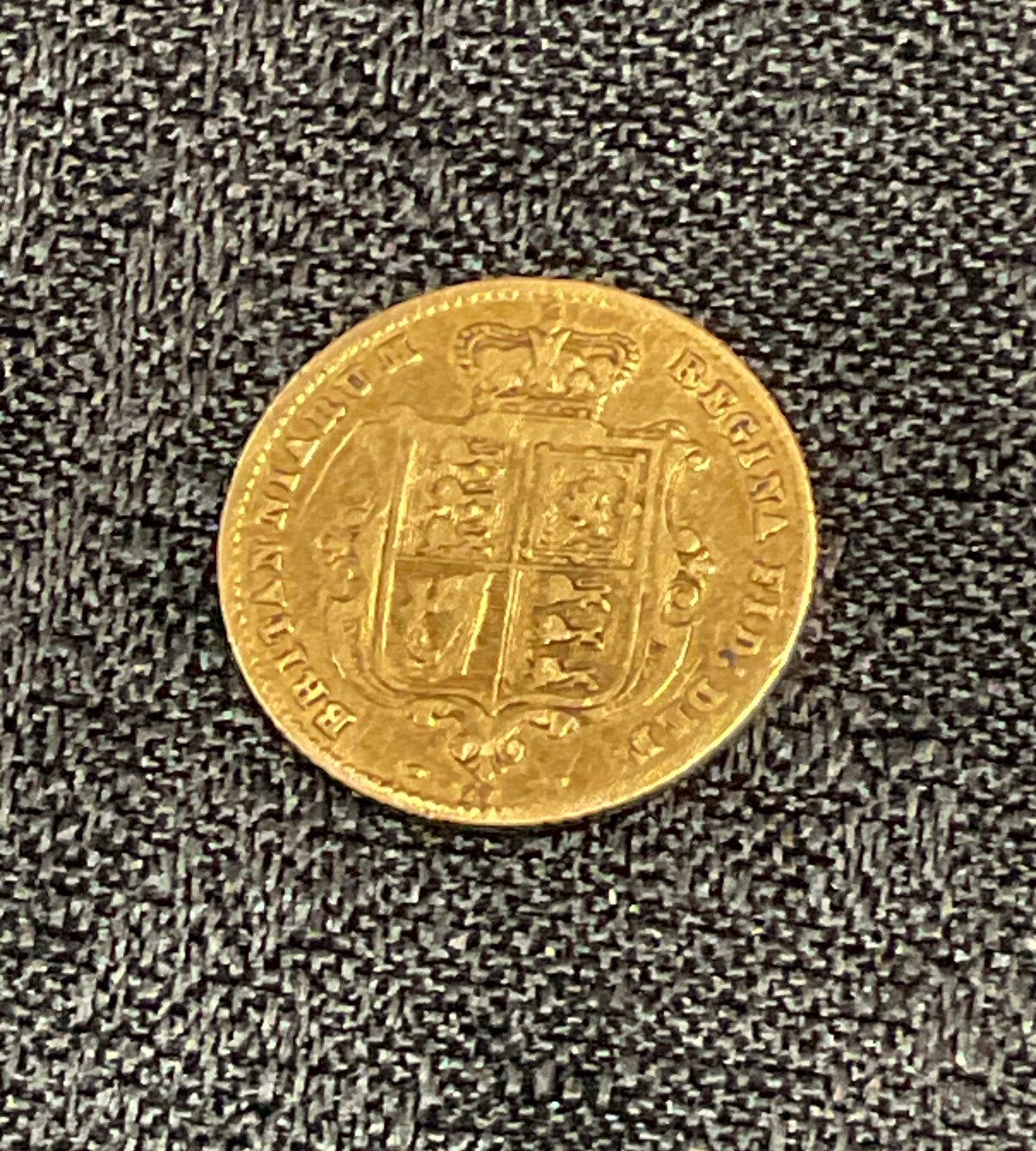 1864 Victoria Half Sovereign gold coin reverse view.