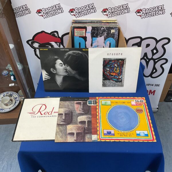 Lot of vintage 1980s vinyl records for collectors.