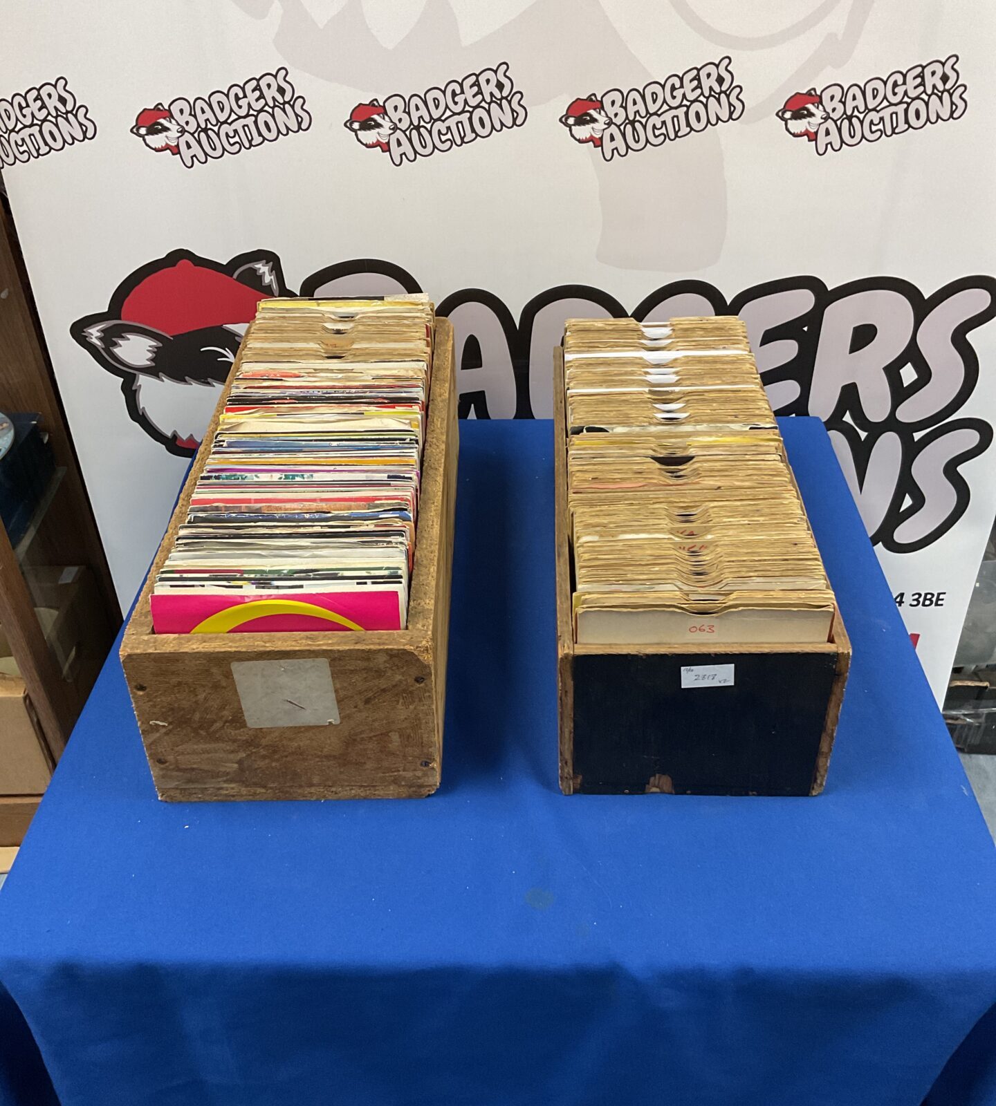 Collection of 7″ singles in two wood boxes incl. Pop, Rock & Various ...
