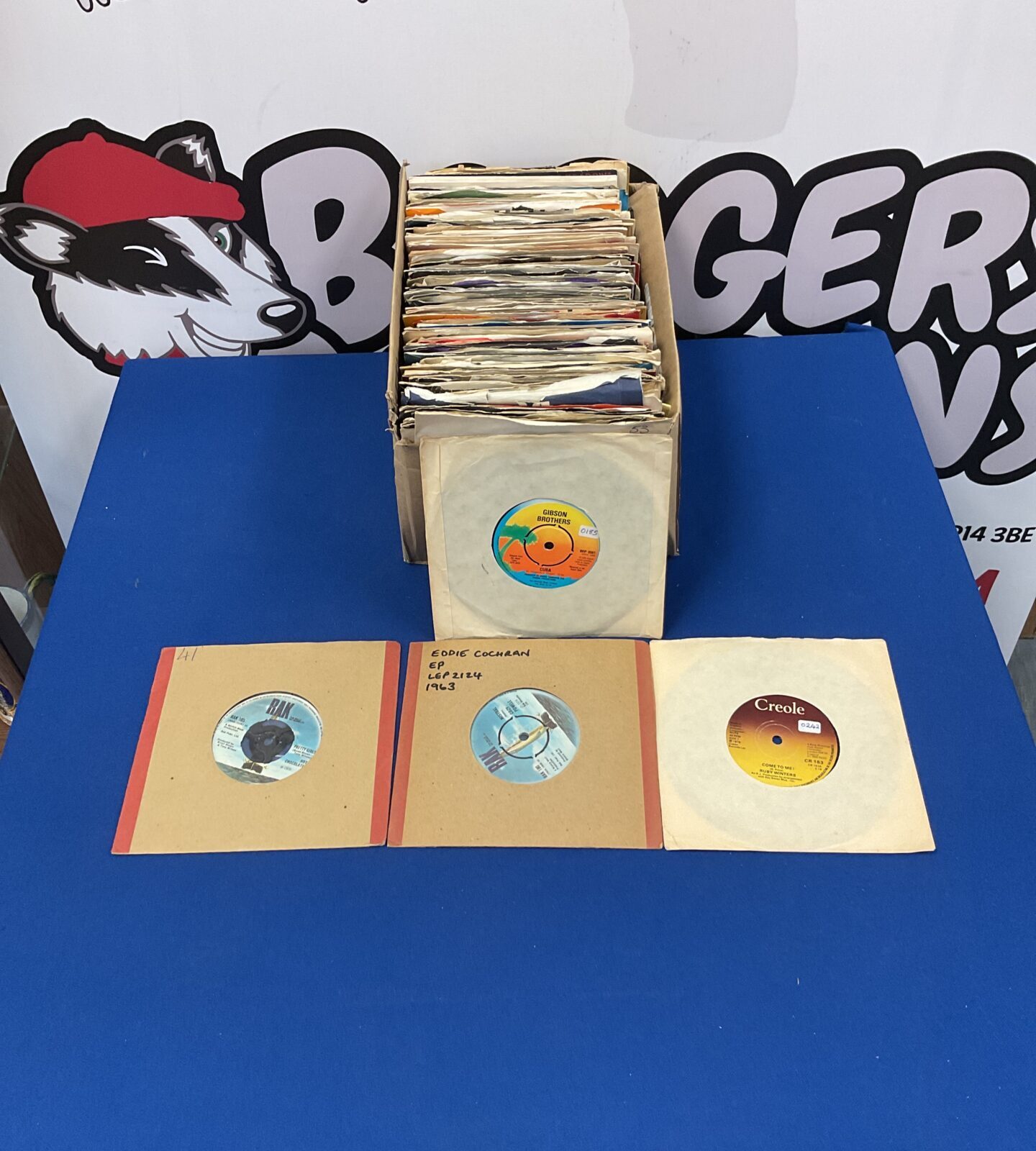Lot of vintage 70s and 80s vinyl singles for music collectors.