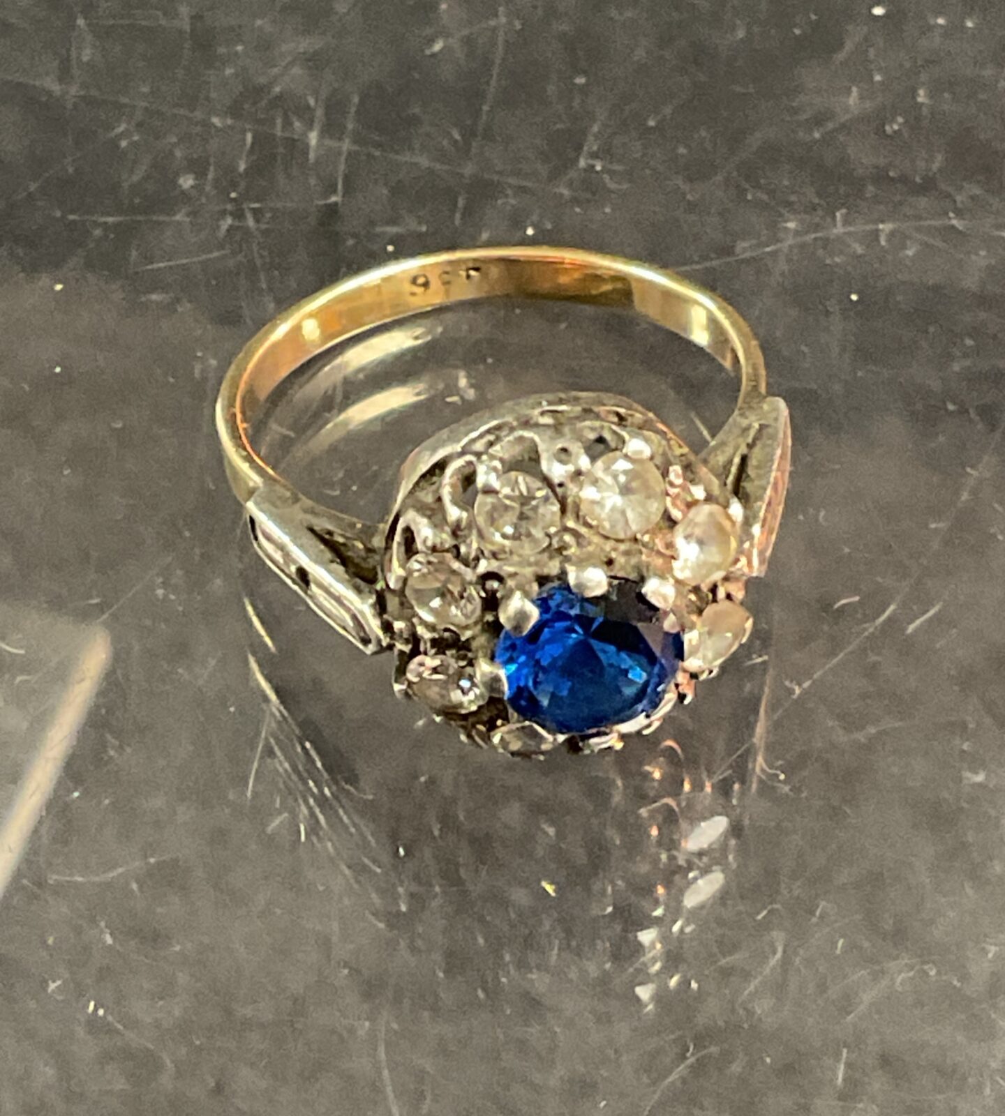 Vintage 9 carat white gold ring with sapphire and white stone cluster.