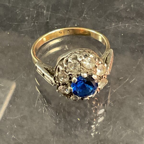 Vintage 9 carat white gold ring with sapphire and white stone cluster.