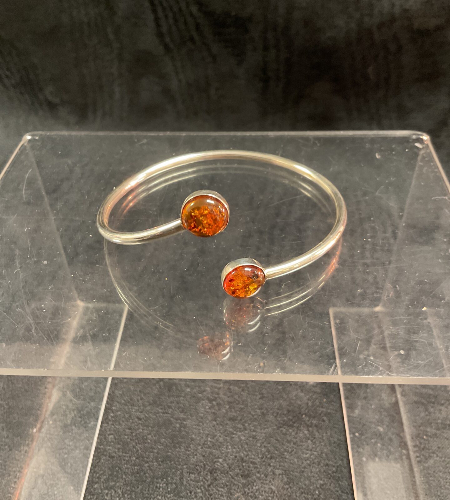 925 silver bracelet with amber ends, a stylish boho accessory.