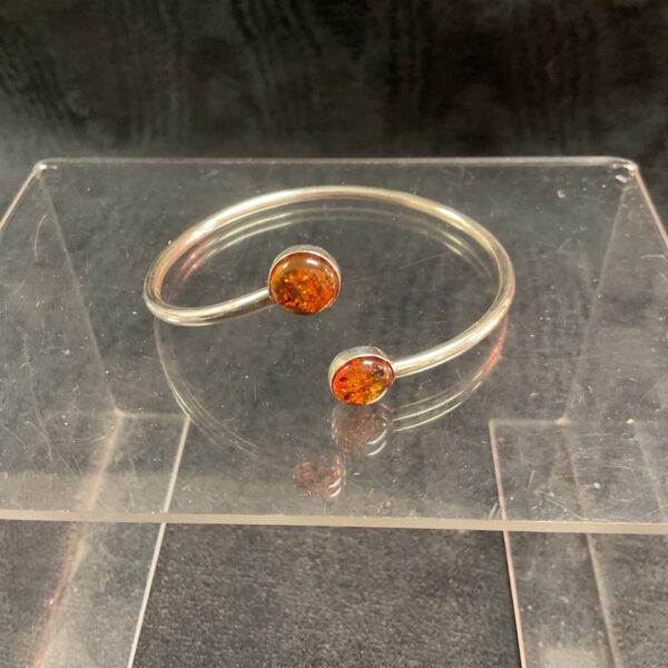 925 silver bracelet with amber ends, a stylish boho accessory.