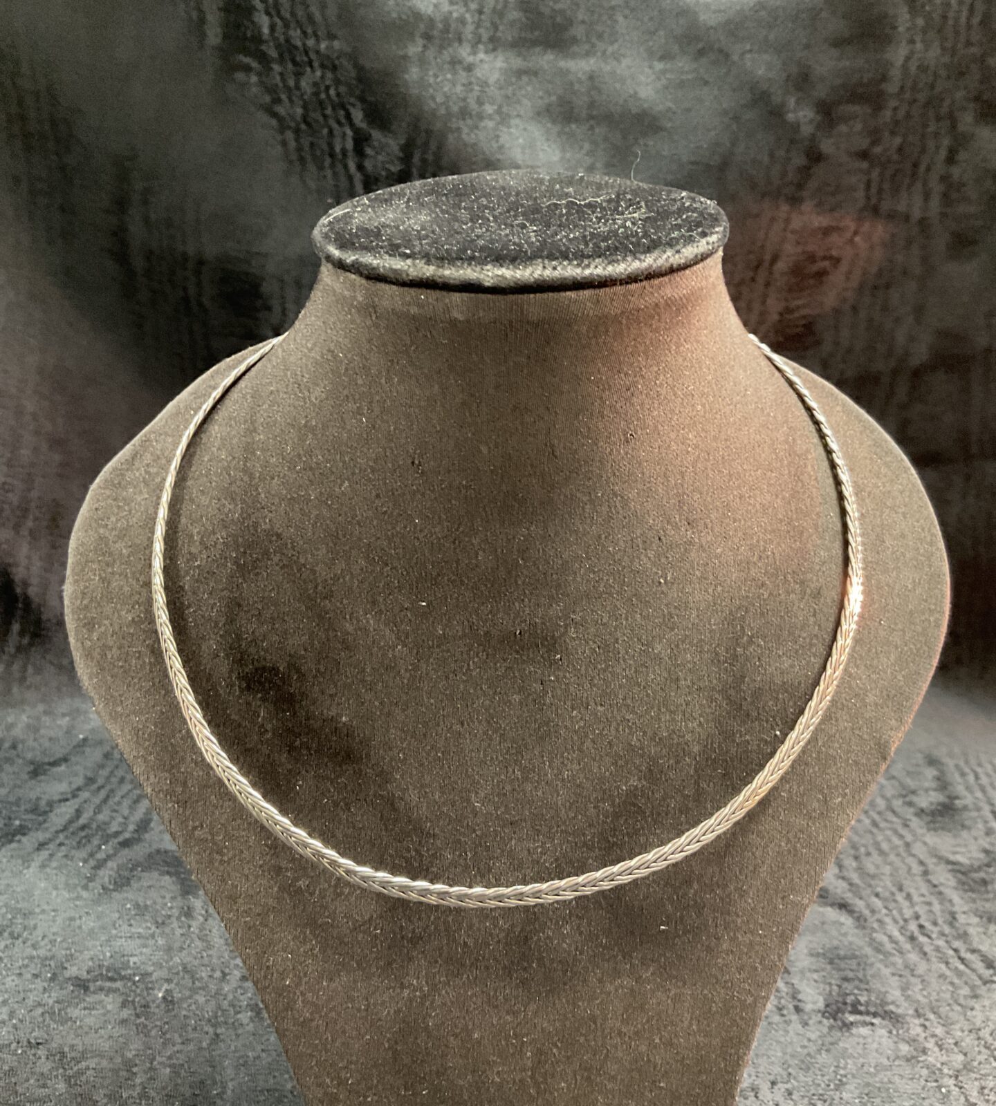 Delicate 925 silver choker necklace on a display stand.