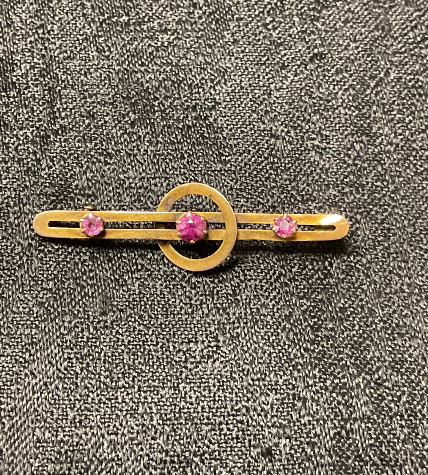 Vintage 9ct gold brooch with amethyst floral design.