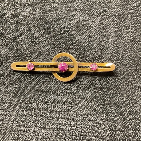 Vintage 9ct gold brooch with amethyst floral design.