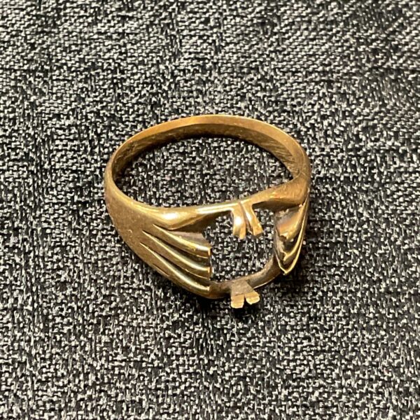 9ct gold ring offered as scrap for jewellery making.