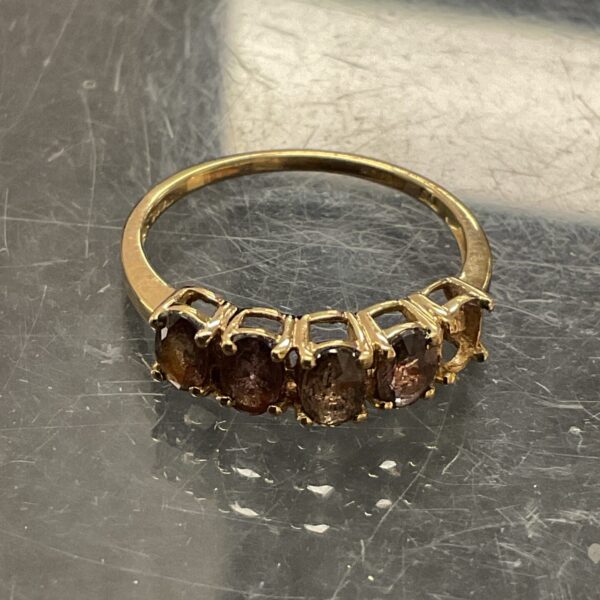 Vintage 9ct gold ring with smokey quartz stones.