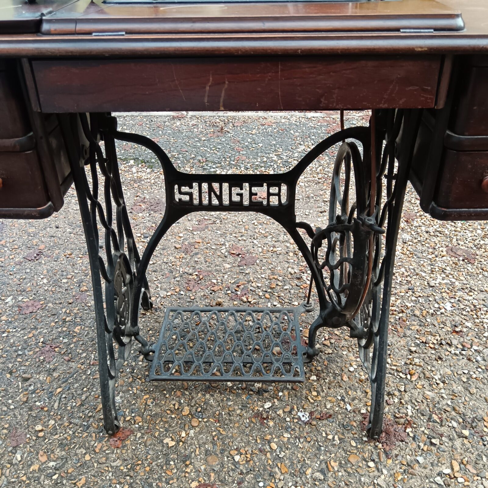 Vintage Singer treadle base Sewing Machine - Image 6