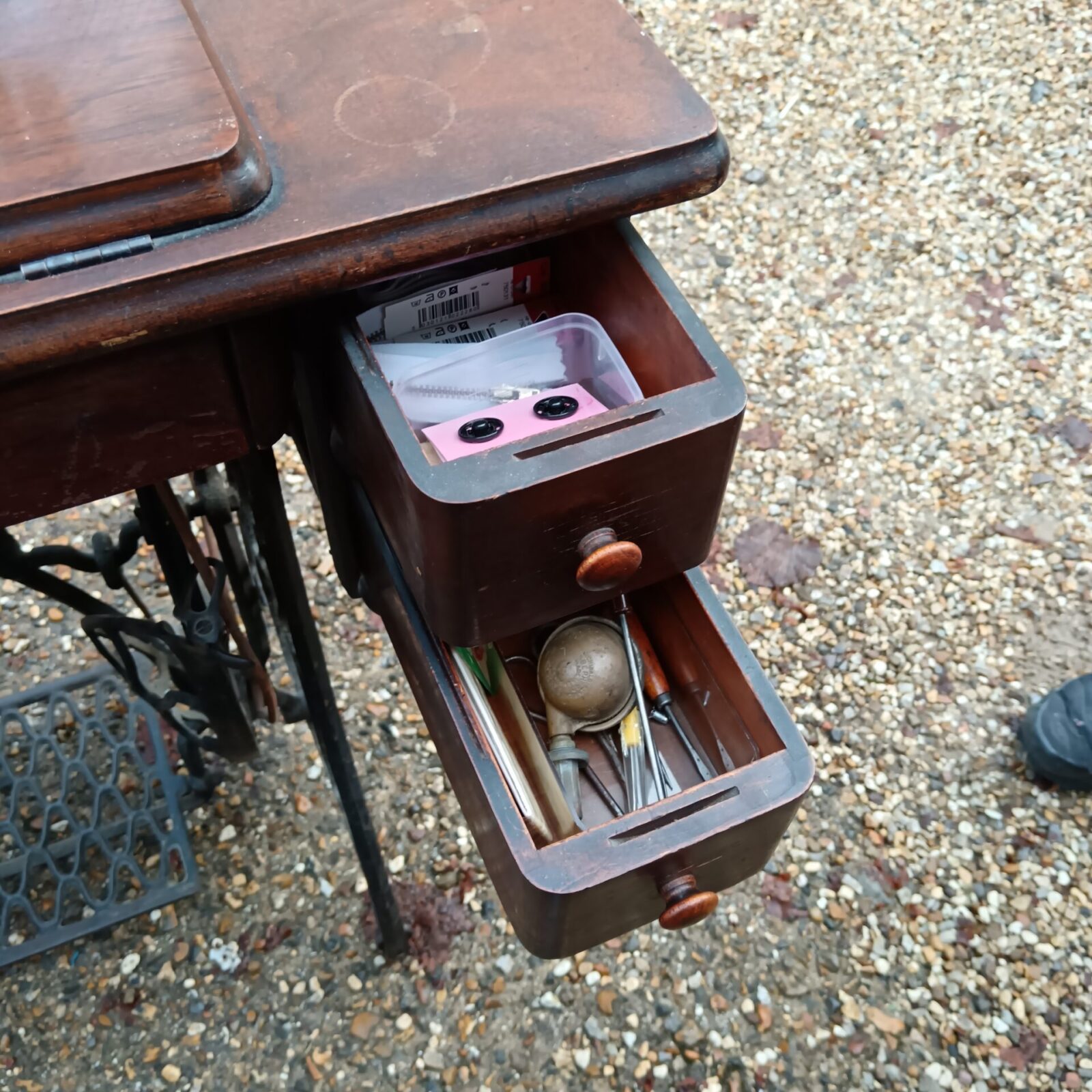 Vintage Singer treadle base Sewing Machine - Image 3