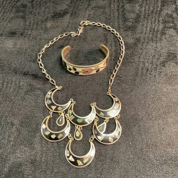 Vintage Mexican jewellery set with iridescent abalone shell necklace and bracelet.