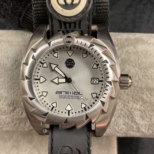 Close-up of the grey dial Animal quartz wristwatch with rotating bezel.