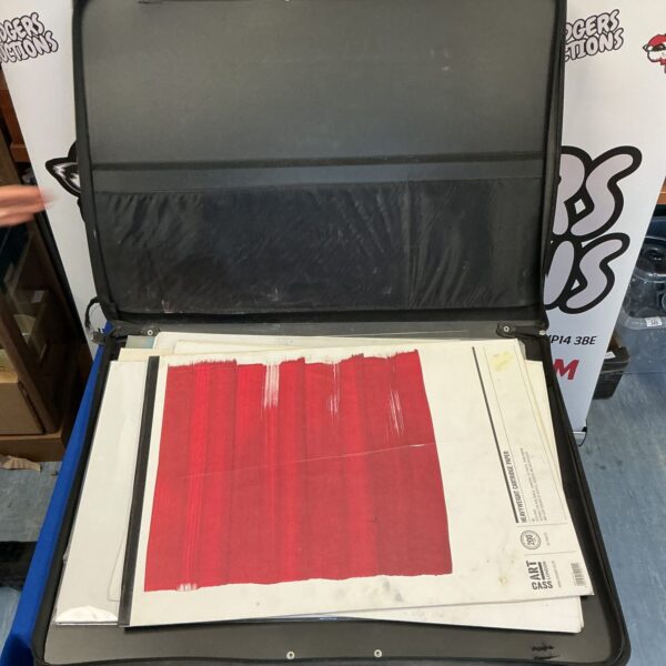 Closed artists portfolio folder with a carrying handle.