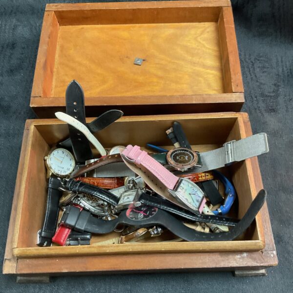 Assorted wristwatches lot in wooden jewellery box.