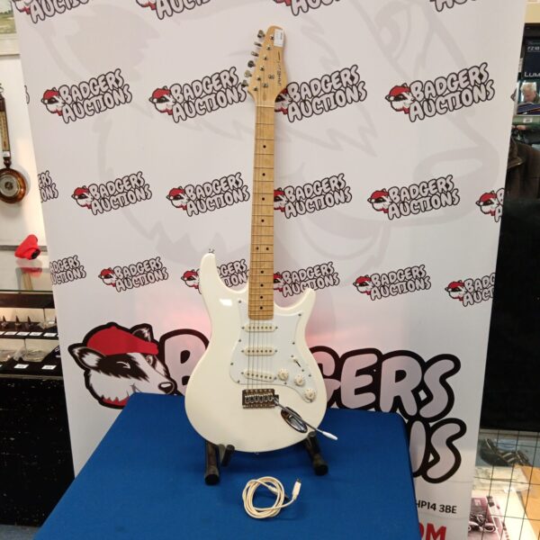 Behringer iaxe 393 electric guitar with USB connection for recording.