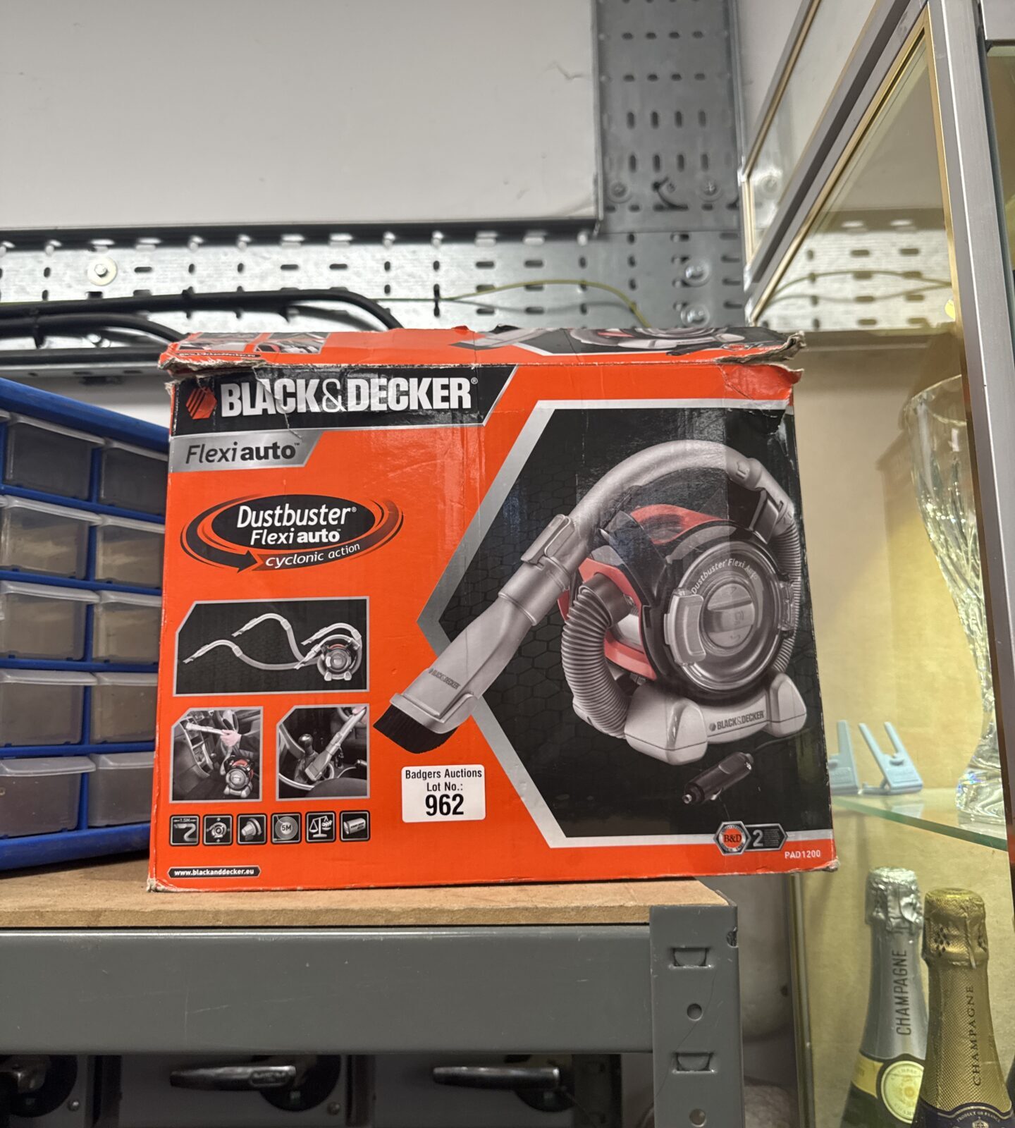 Black & Decker Flexiauto 12V car vacuum cleaner in good condition.
