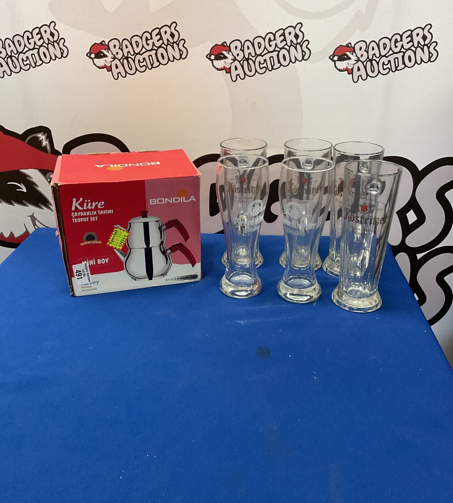New Bondila teapot and pint glass set in original packaging.