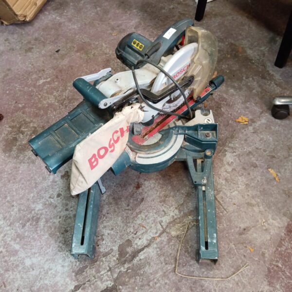 Bosch GCM 800 S mitre saw for woodworking and DIY projects.
