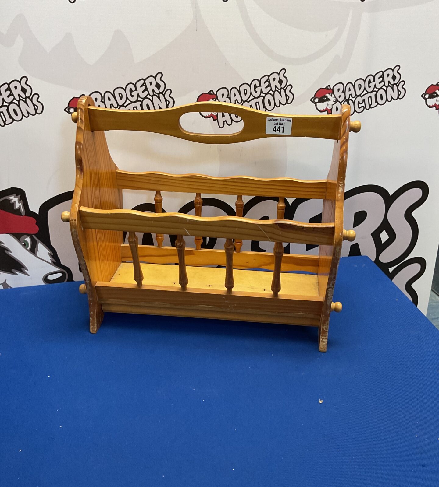 Vintage pine magazine rack, Brev Arquati model, for storage.