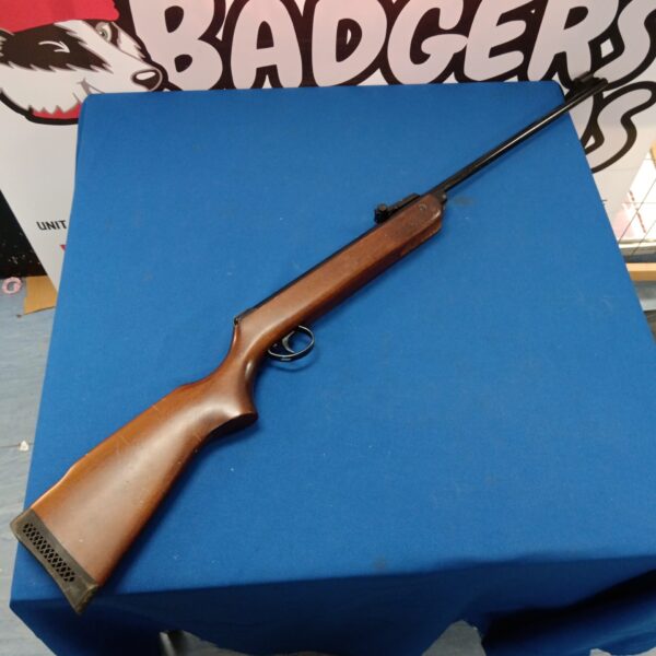 Vintage BSA Meteor break barrel air rifle in good condition.