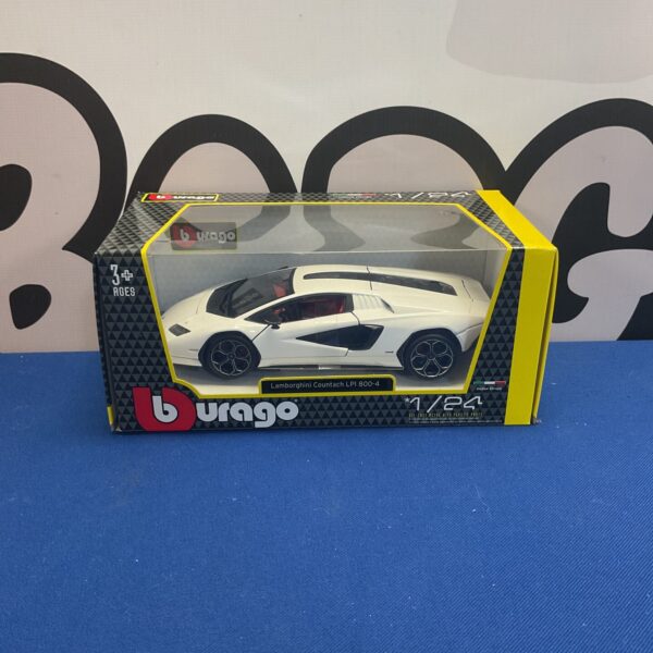 Burago 1/24 scale Lamborghini Countach LPI 800-4 diecast model in box.