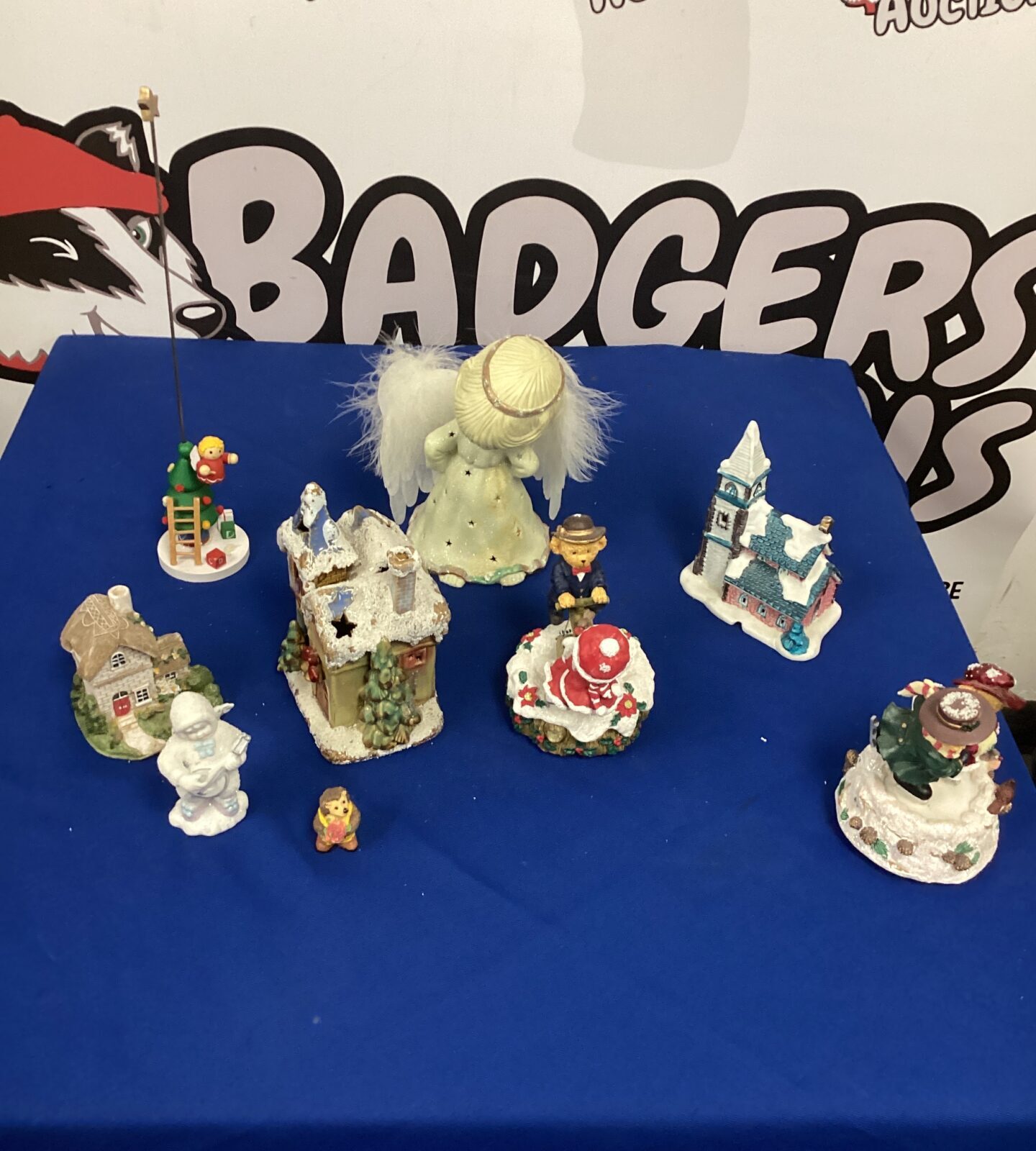 Christmas musical decorations lot with wind-up ornaments.