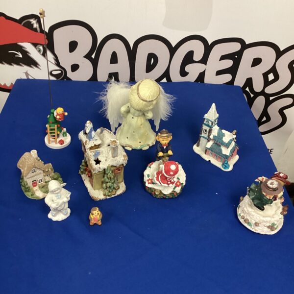 Christmas musical decorations lot with wind-up ornaments.
