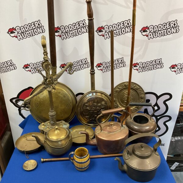 Antique copper and brass lot including kettles and a hunting horn.