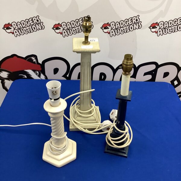 Cream ceramic pillar table lamp with vintage style.