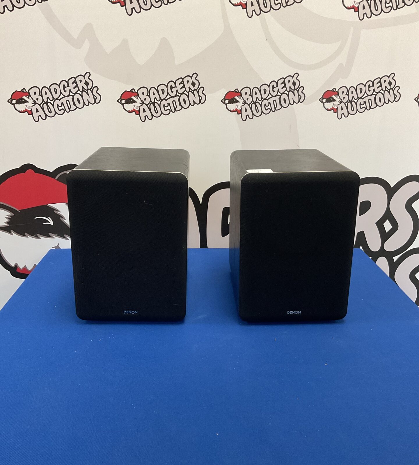Pair of Denon SC-F102 bookshelf speakers in good condition.