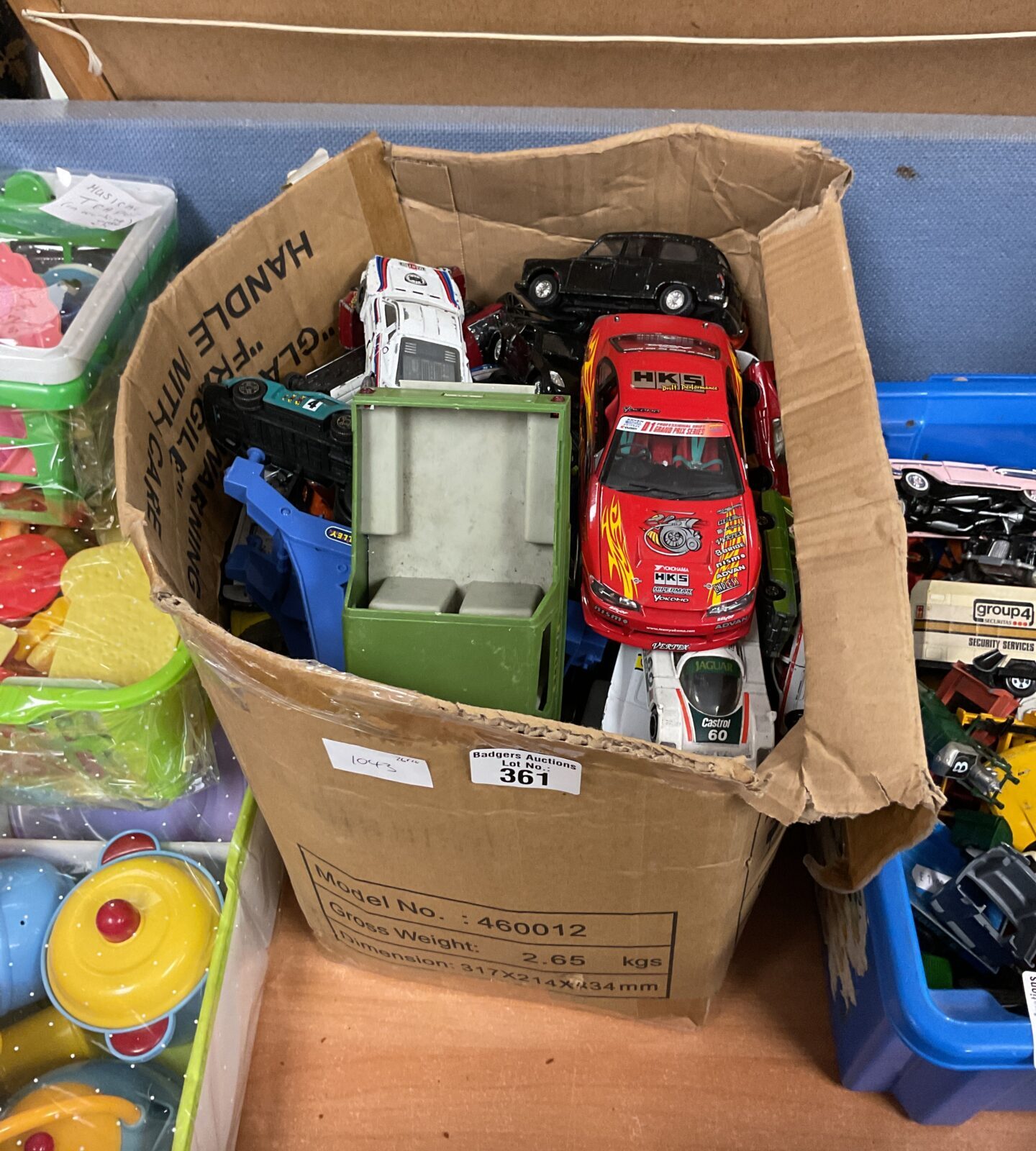 Mixed scale diecast car lot including Burago and Matchbox models.