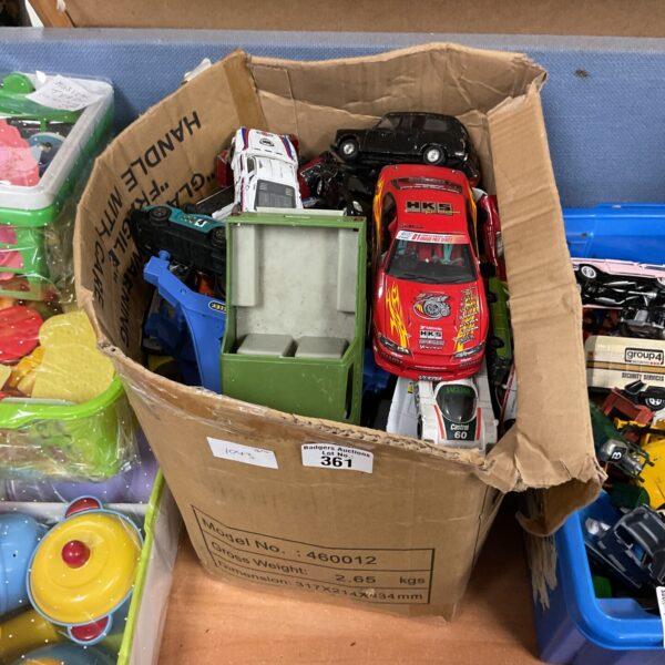Mixed scale diecast car lot including Burago and Matchbox models.
