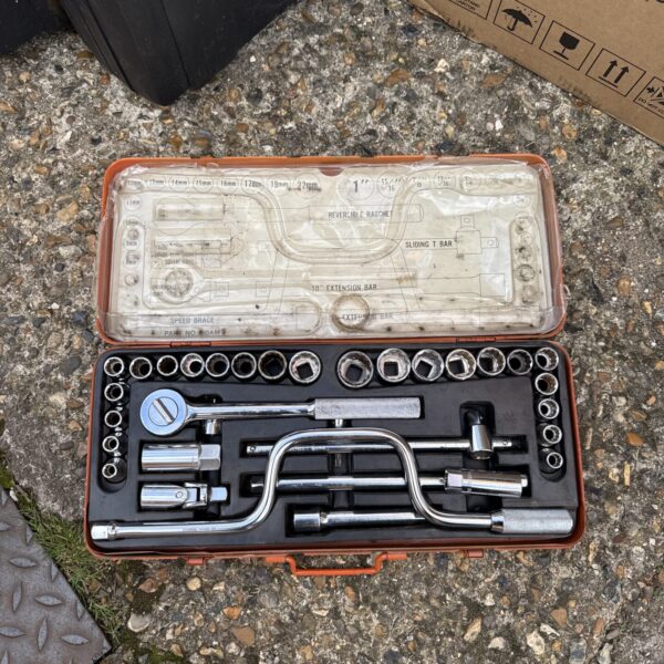 Draper 1/2 inch ratchet set in a plastic case, vintage hand tools.