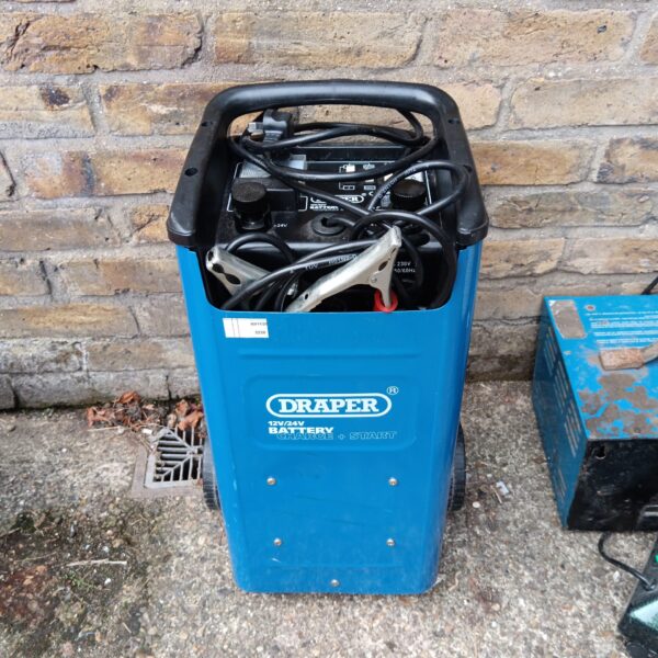 Draper 12v 24v battery charger for automotive jump starting.