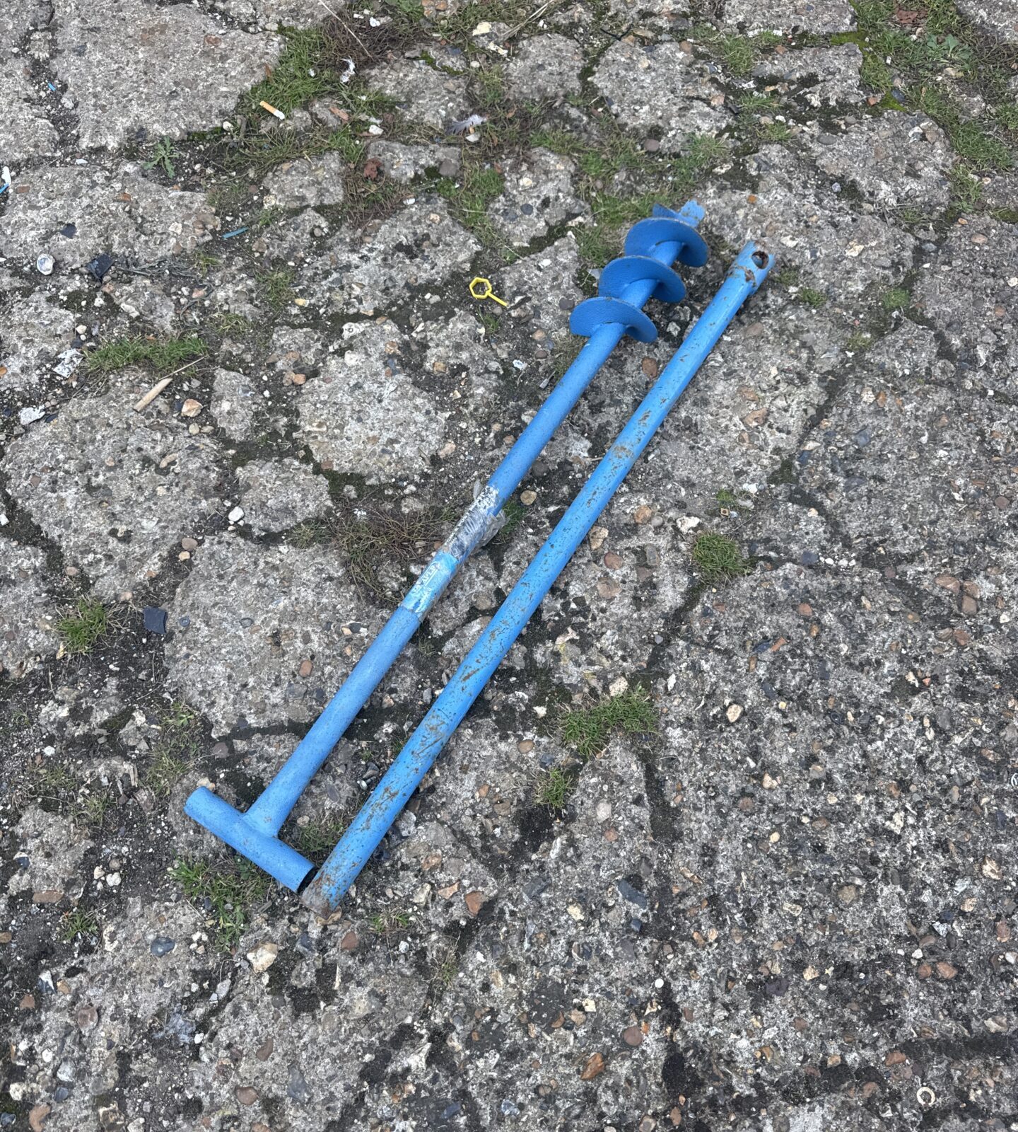 Draper manual post auger for digging post holes in garden