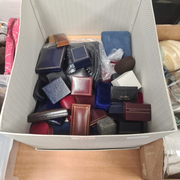 Mixed lot of empty jewellery boxes in blue, red, and brown.