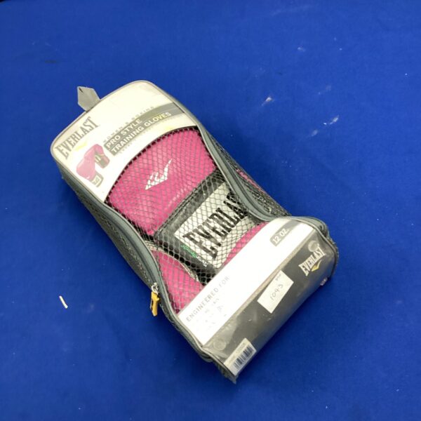 Pink and black Everlast women’s boxing gloves for fitness training.