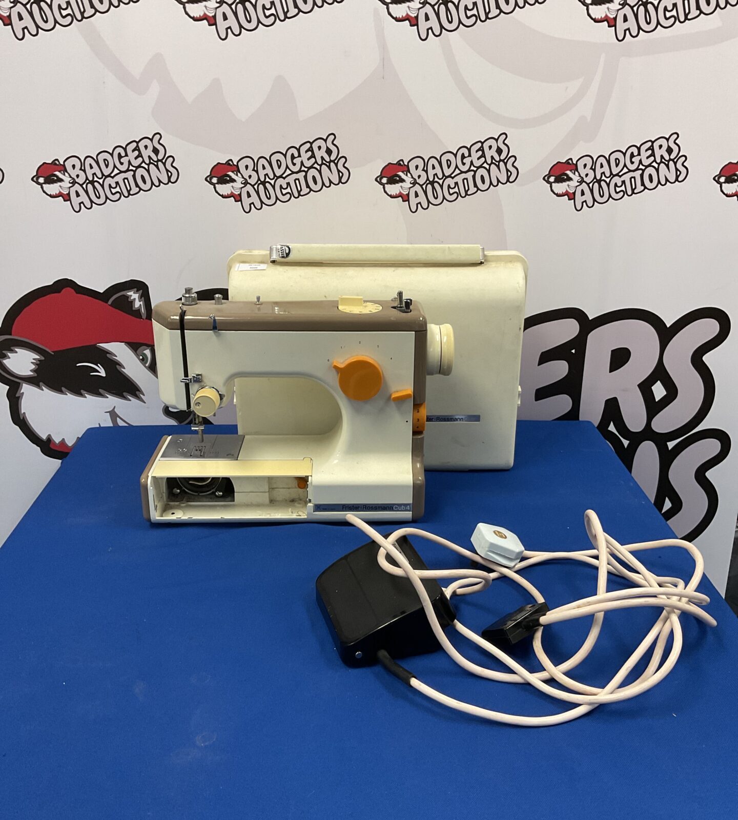 Vintage Frister Rossman Cub 4 sewing machine in good condition.
