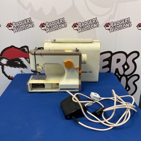 Vintage Frister Rossman Cub 4 sewing machine in good condition.